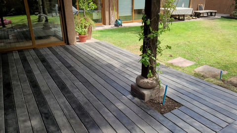 Terraza deck bitono — fotografía de la publicación original